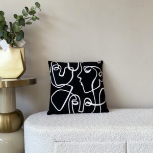 Cojín rostros abstractos blanco y negro 45x45 cm