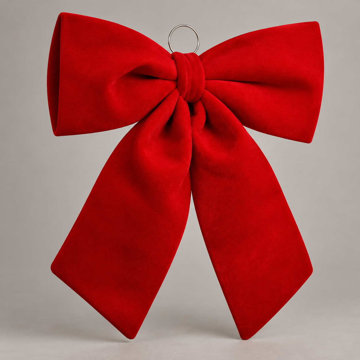 Ruby Bow en ángulo lateral sobre fondo gris