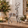 Cerf Rustique en ambiente navideño rústico