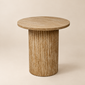 Mesa Fût Ambré sobre fondo beige