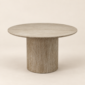 Mesa de comedor Table Basalte sobre fondo beige
