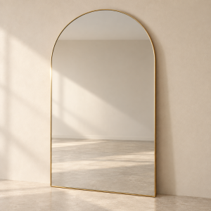 Espejo — Portique Cuivré sobre fondo beige