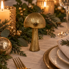Petit Champignon ambientado sobre mesa festiva