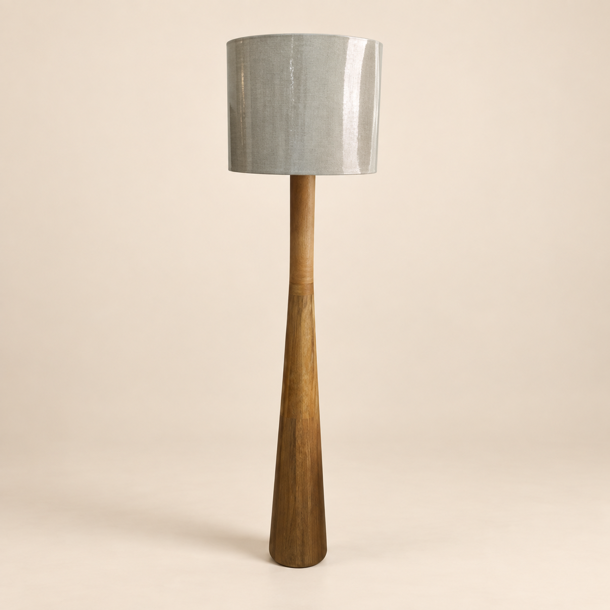 Lámpara de pie — Lampadaire Teck sobre fondo beige