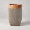 Pote Vase Argile sobre fondo gris