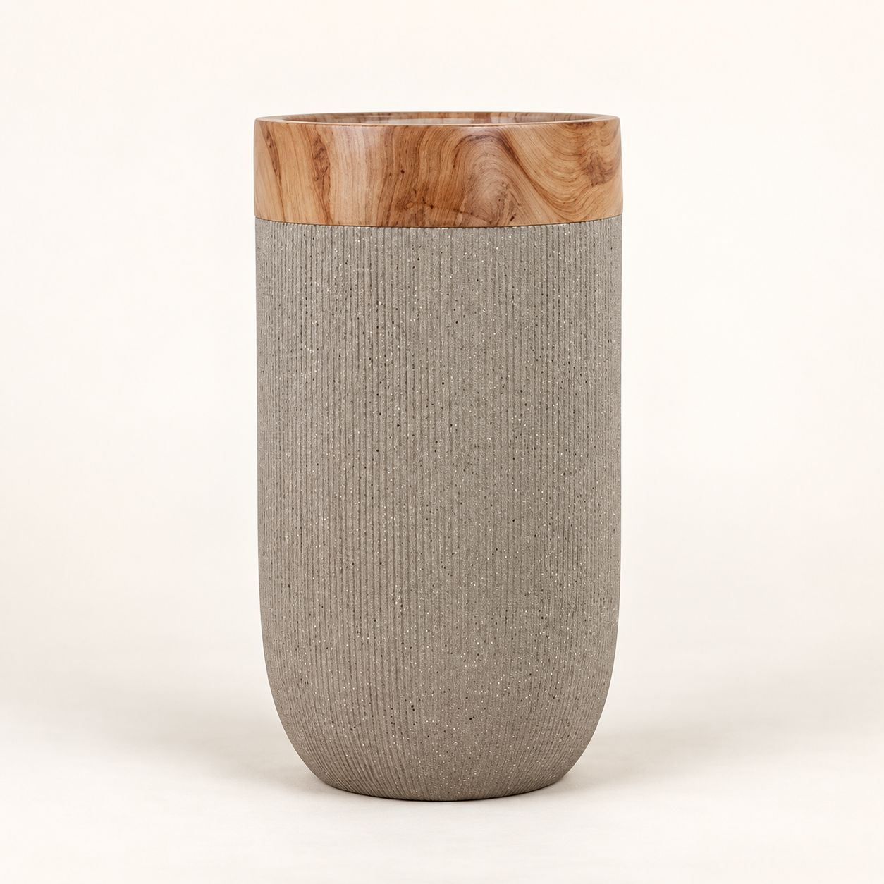 Pote Vase Ocre sobre fondo beige