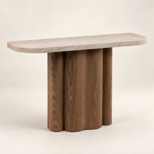 Consola — Console Chevron sobre fondo beige