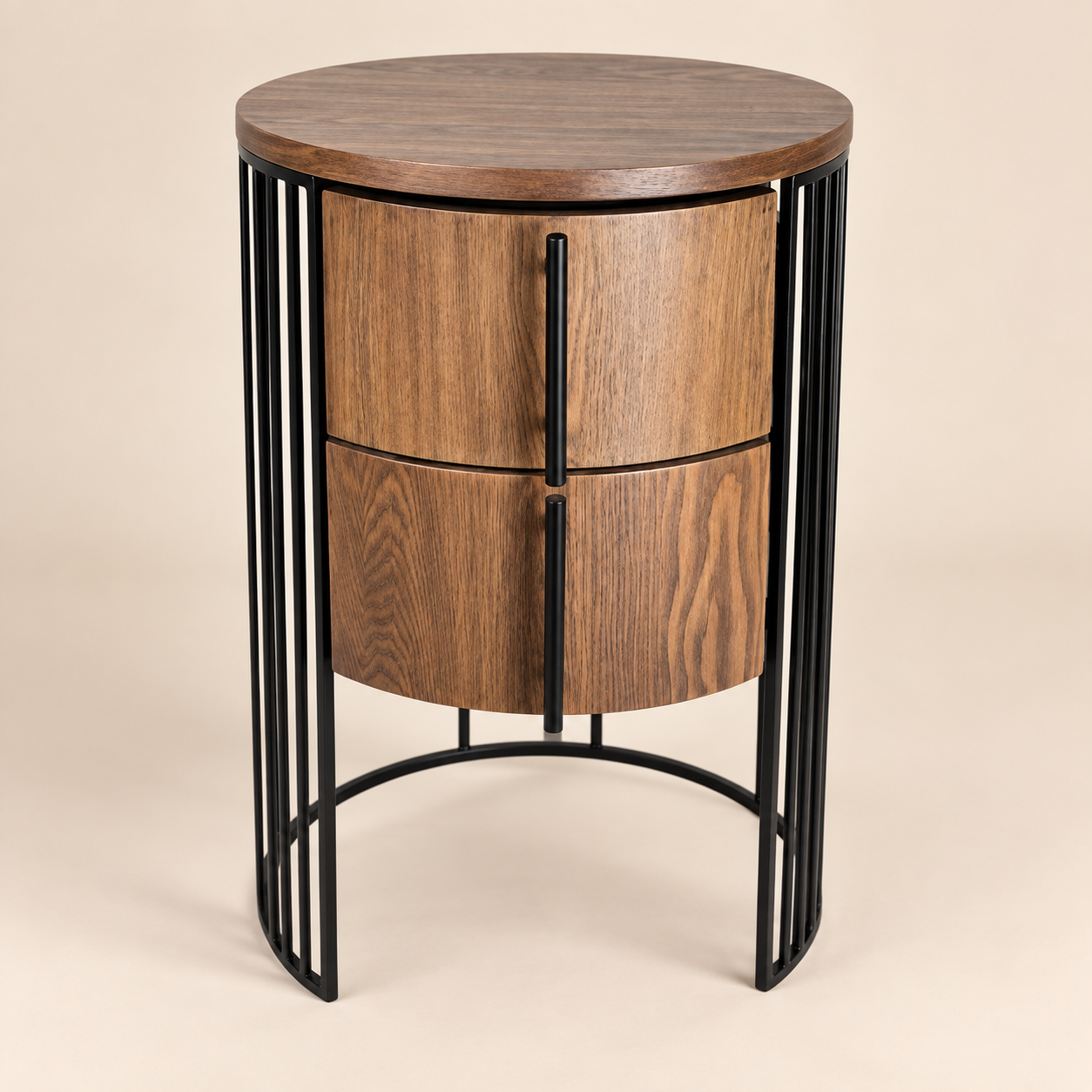 Mesa auxiliar Ronde Noisette sobre fondo beige