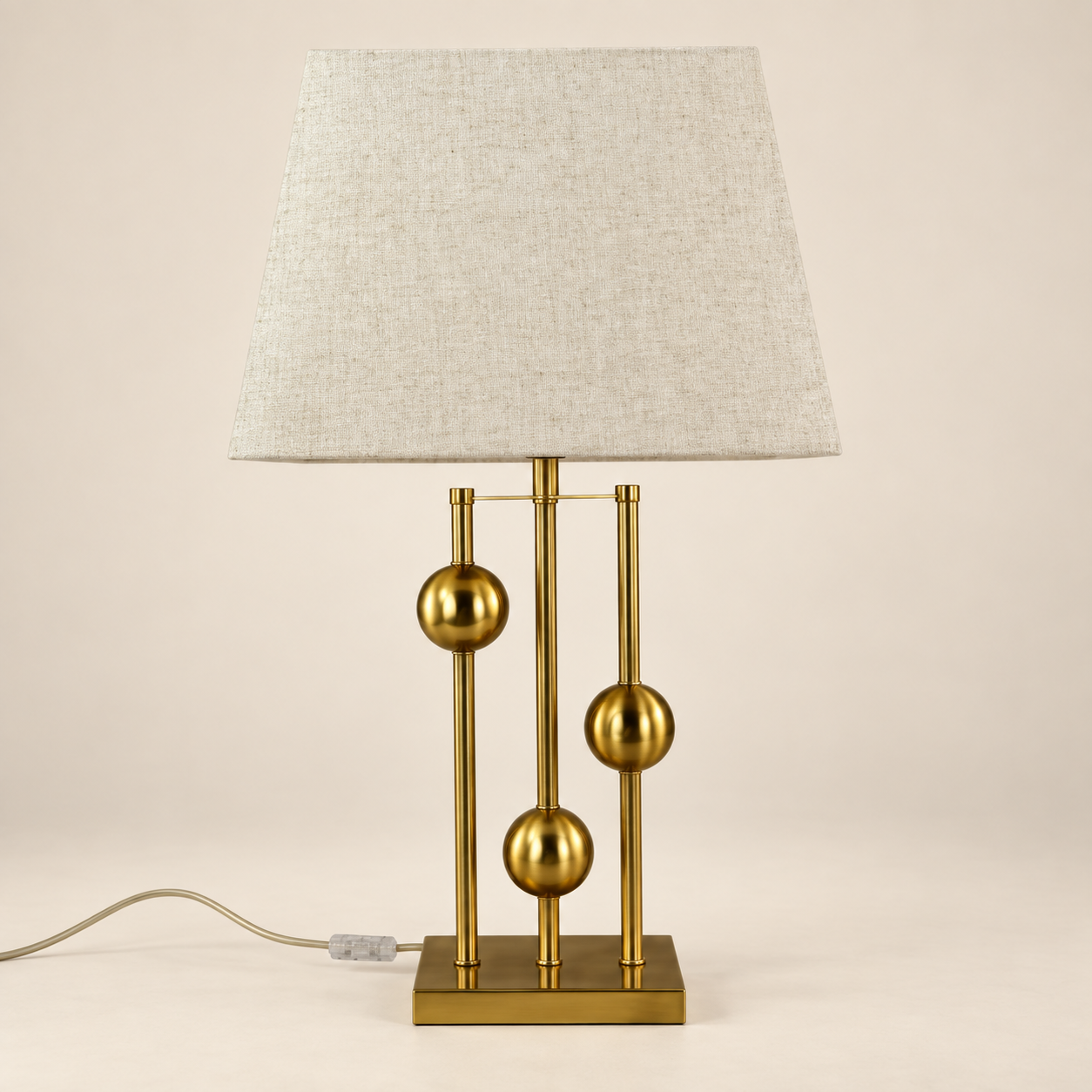 Lámpara de mesa — Lampe Gémeaux sobre fondo beige