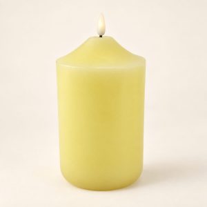 Vela LED amarilla Bougie Miel sobre fondo marfil