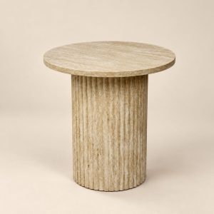 Mesa Fût Blond sobre fondo beige