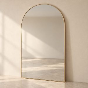 Espejo — Portique Cuivré sobre fondo beige