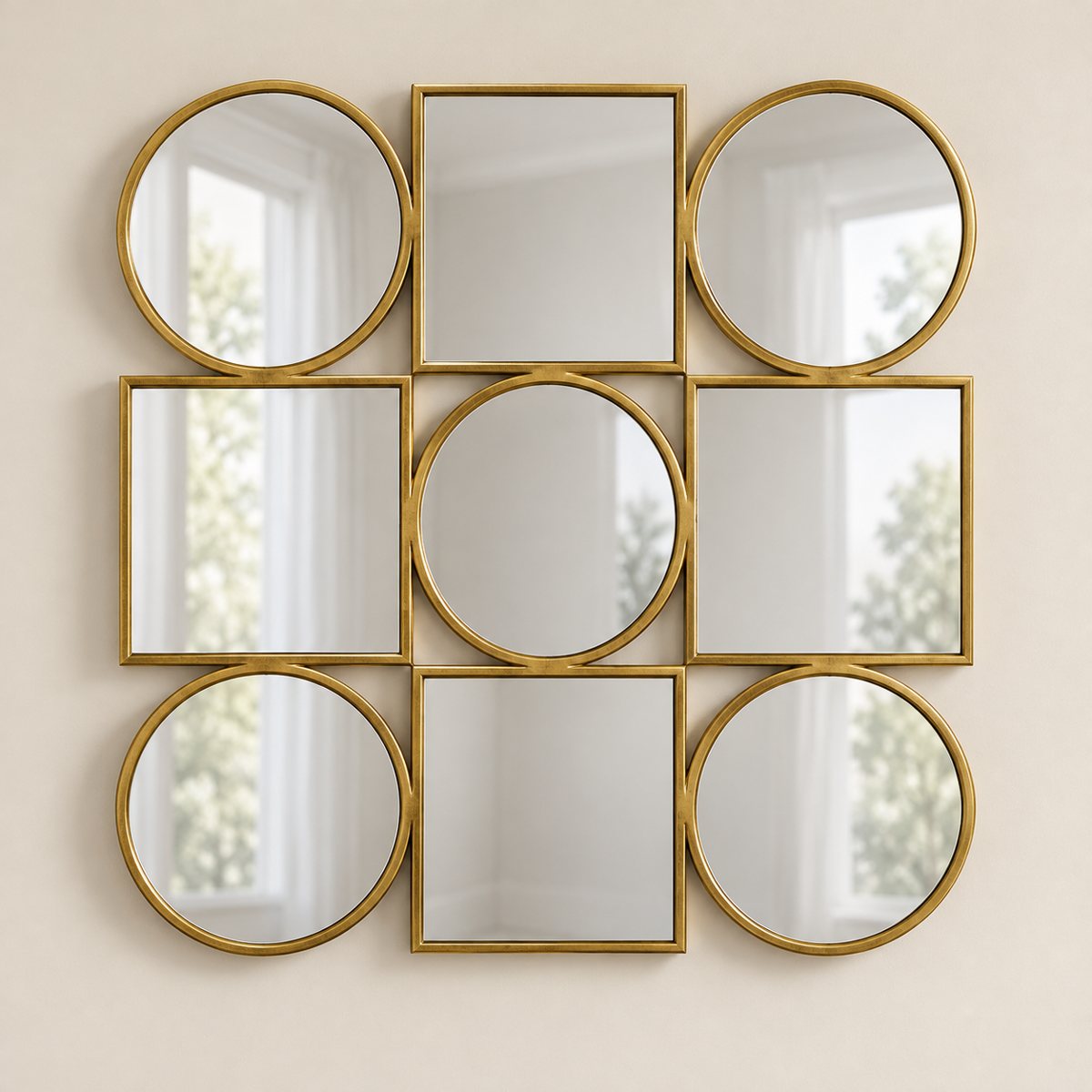 Espejo decorativo múltiple Vitrail Assemblé de nueve lunas con marcos dorados sobre fondo beige