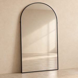 Espejo — Arche Graphite sobre fondo beige