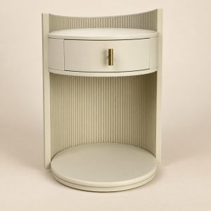 Mesa auxiliar Courbe Ivoire sobre fondo beige
