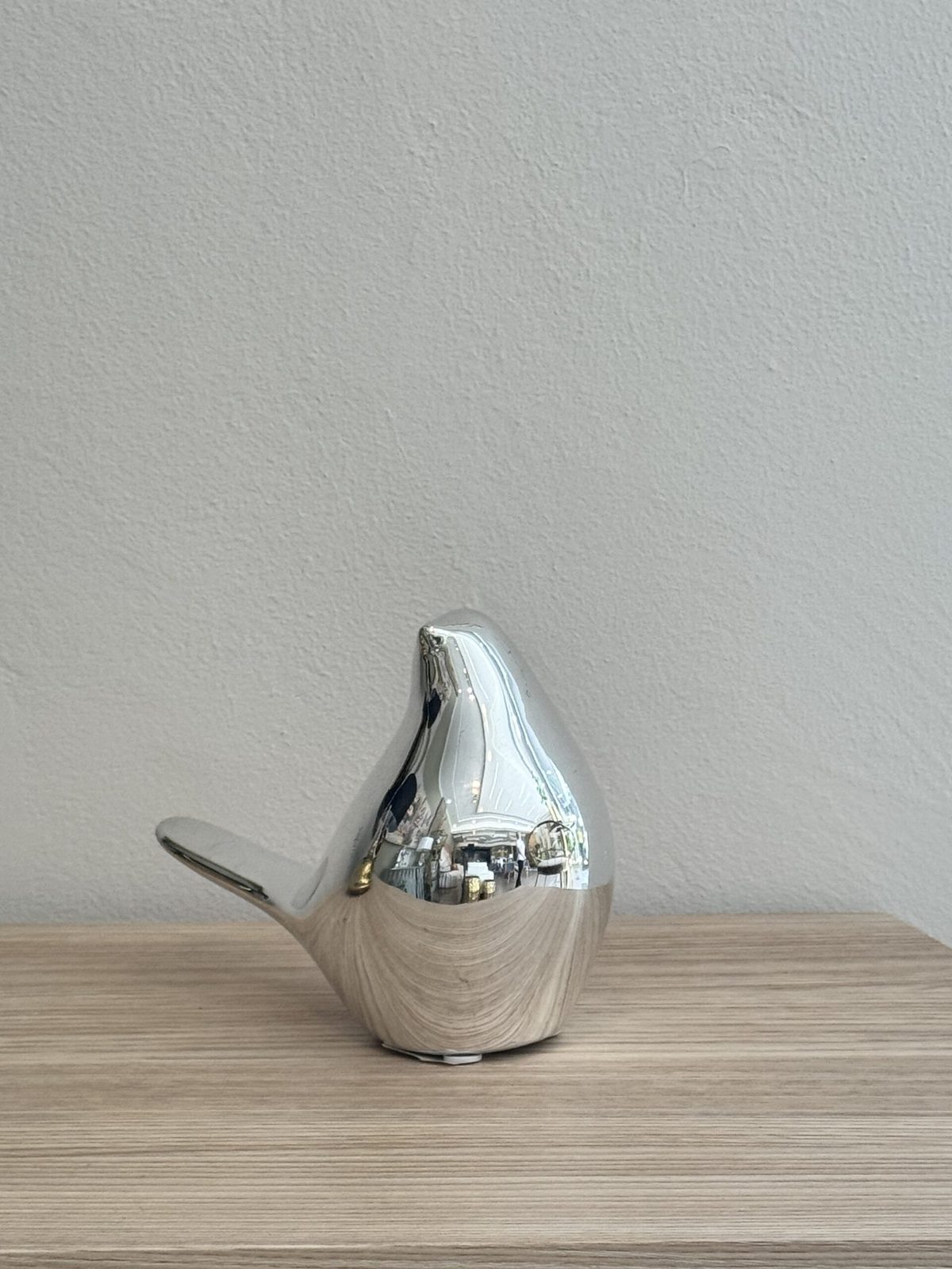 Adorno de porcelana de paloma plateada. — vista 2