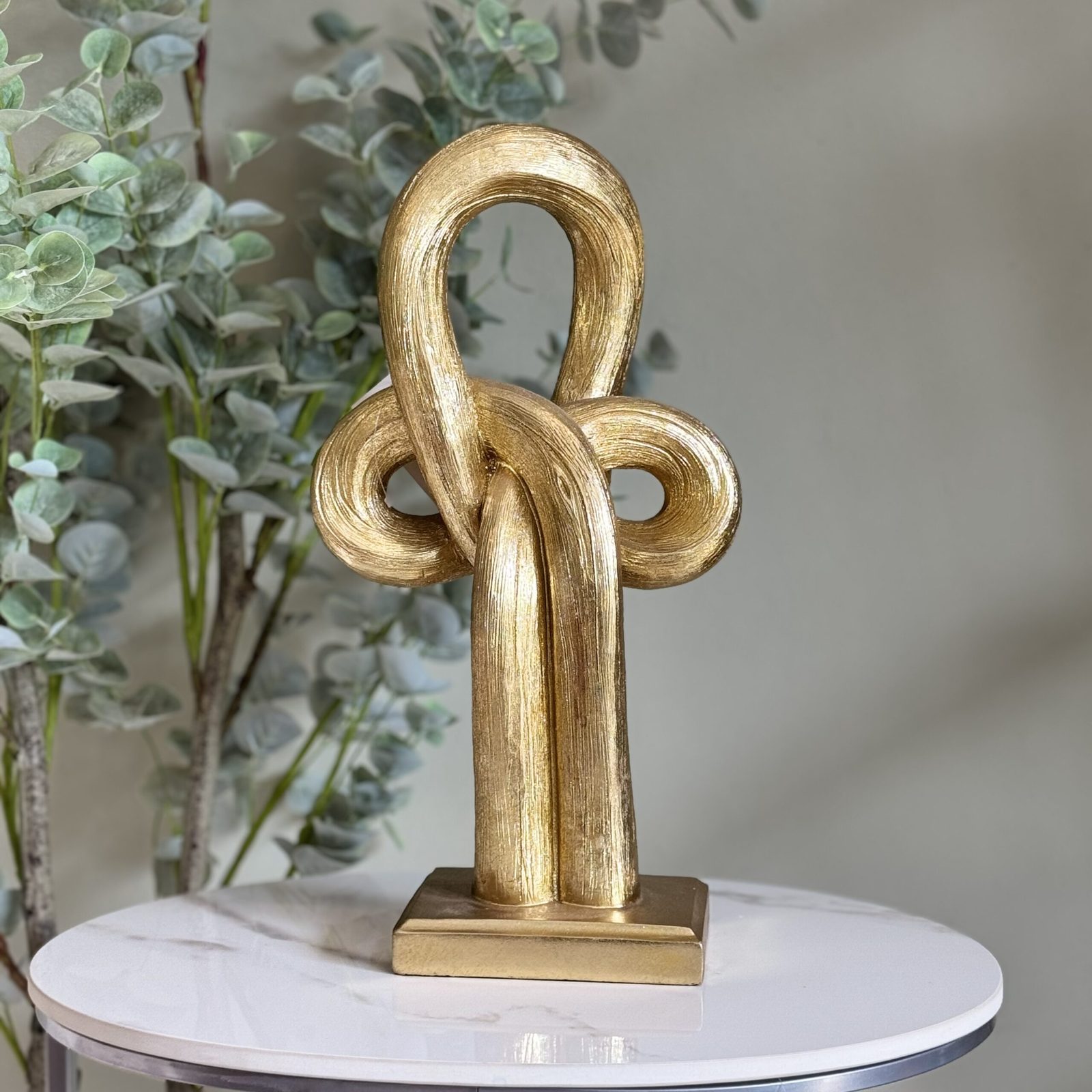 Escultura decorativa en forma de nudos. — vista 2