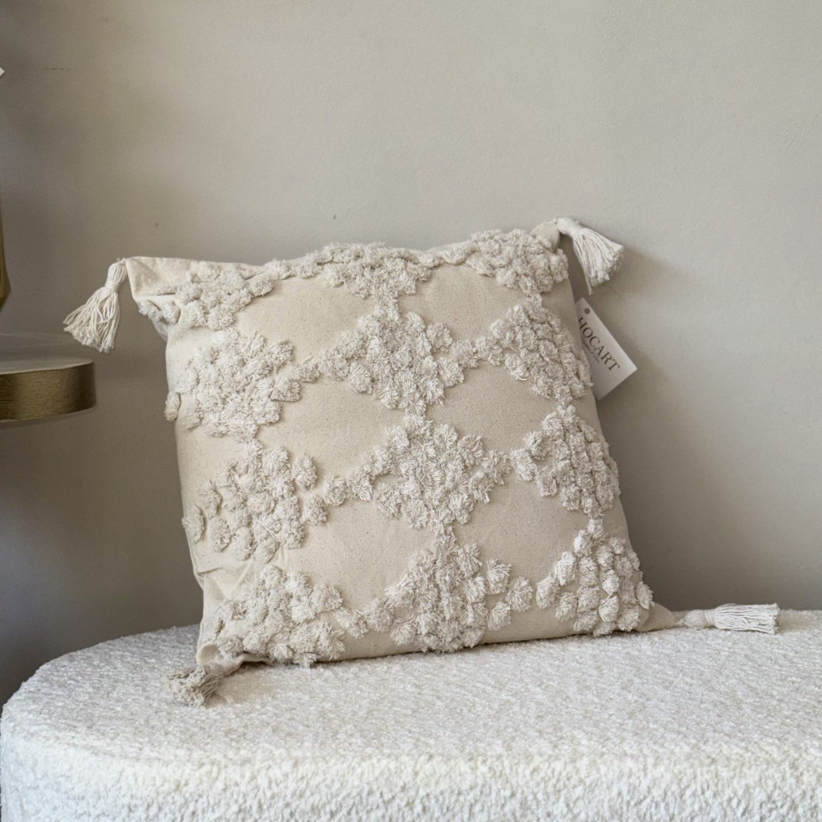 Cojín boho beige con diseños bordados 45x45 cm — vista 2