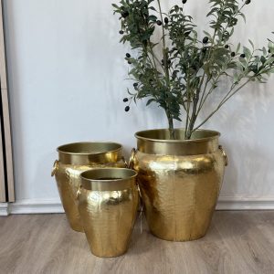 Maceteras aurum metal dorado.