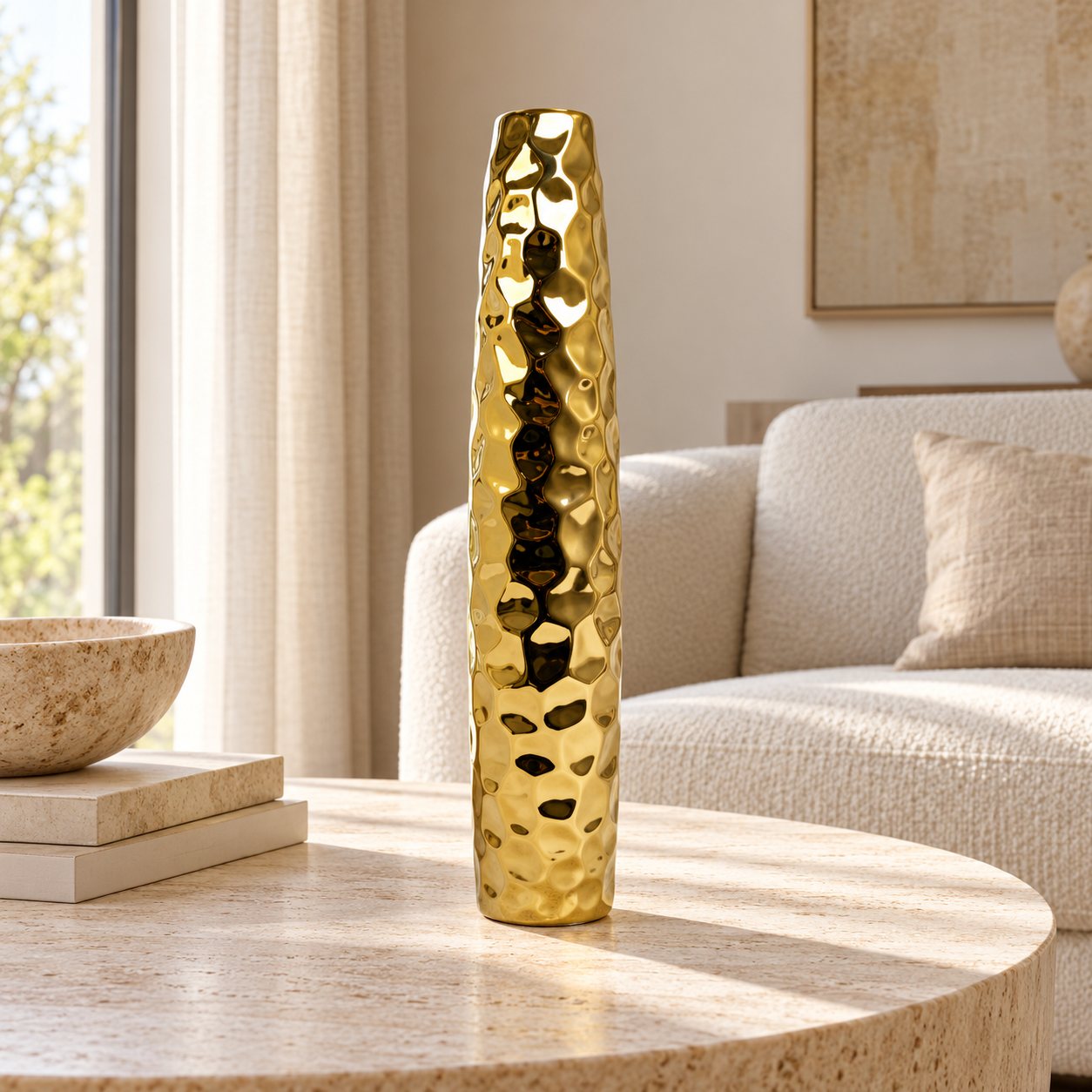 Florero alto de cerámica — Vase Alvéolé, vista en ambiente