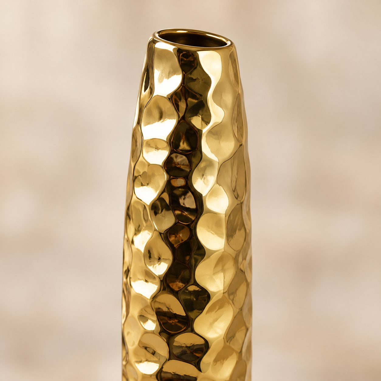 Florero alto de cerámica — Vase Alvéolé, acercamiento a sus detalles
