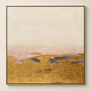 Cuadro Horizon Voilé de fondo marfil con transición rosada y relieve dorado, marco fino dorado sobre fondo limpio
