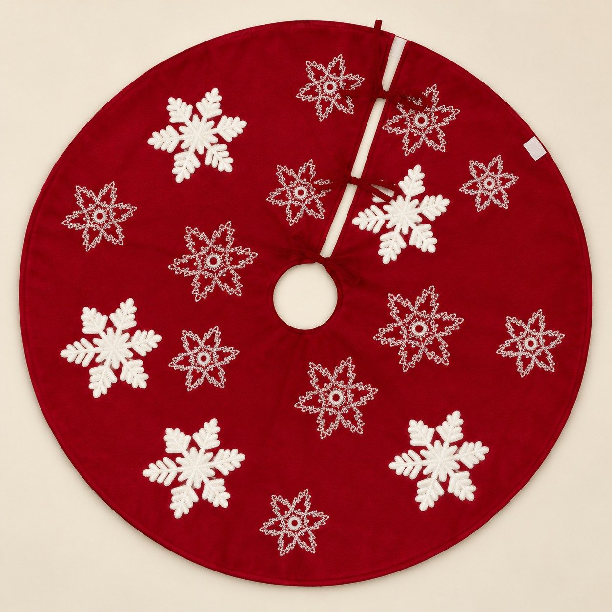 Falda para árbol de Navidad — Jupe Cramoisie — vista principal sobre fondo beige