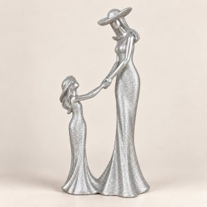 Figura decorativa de madre e hija Lien Éternel en plateado claro sobre fondo limpio