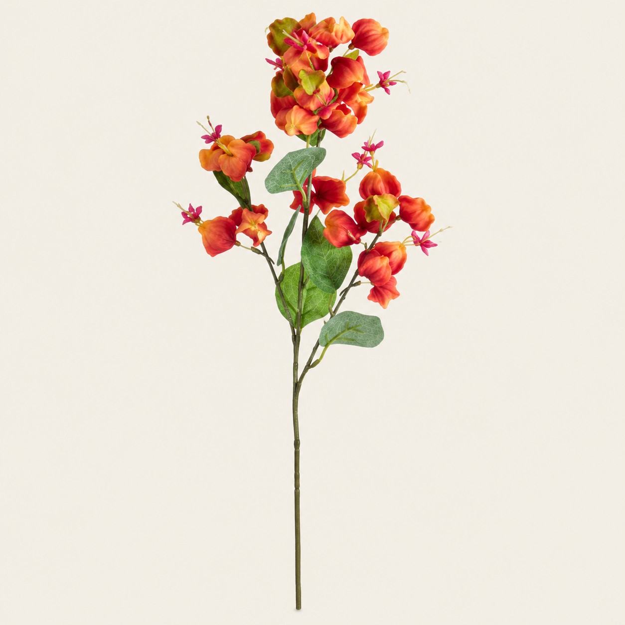 Tallo de flor artificial naranja Tige Mandarine con flores rojizas y hojas verdes sobre fondo beige