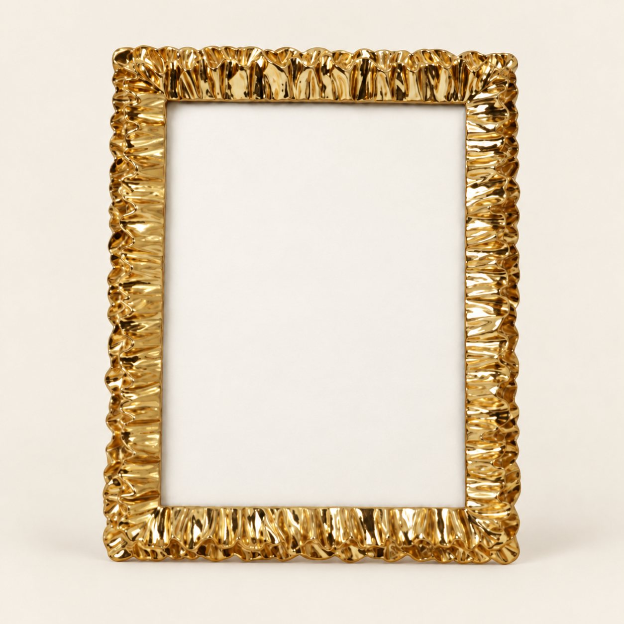 Portarretrato dorado — Cadre Rocaille, vista principal sobre fondo beige