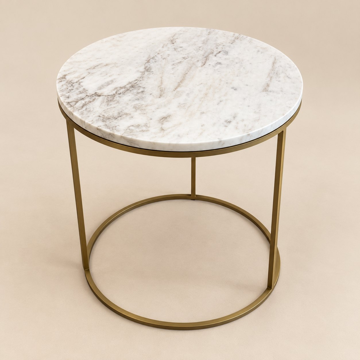 Mesa auxiliar de mármol Table Carrare sobre fondo limpio