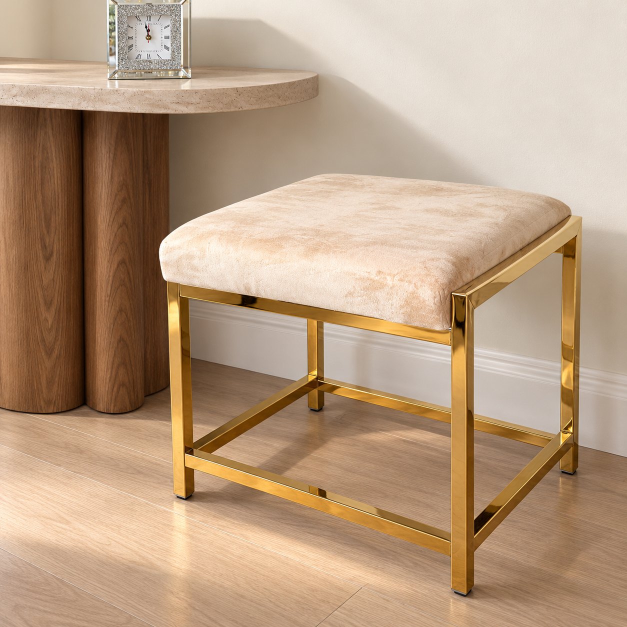 Tabouret Abricot ambientado con Console Chevron y Tempo Elegante