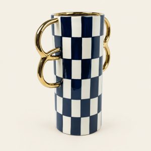 Florero de cerámica a cuadros — Vase Damier, imagen principal sobre fondo beige claro