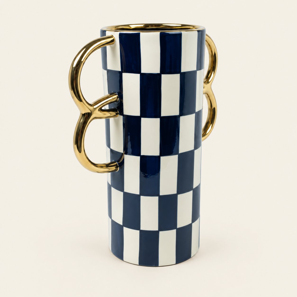 Florero de cerámica a cuadros — Vase Damier, imagen principal sobre fondo beige claro